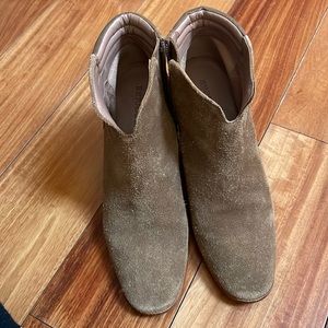 Bernardo ibeige ankle boots size US7